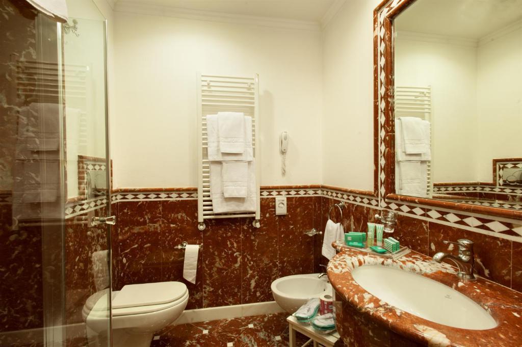 Superior Double or Twin Room,682166490:JPEG